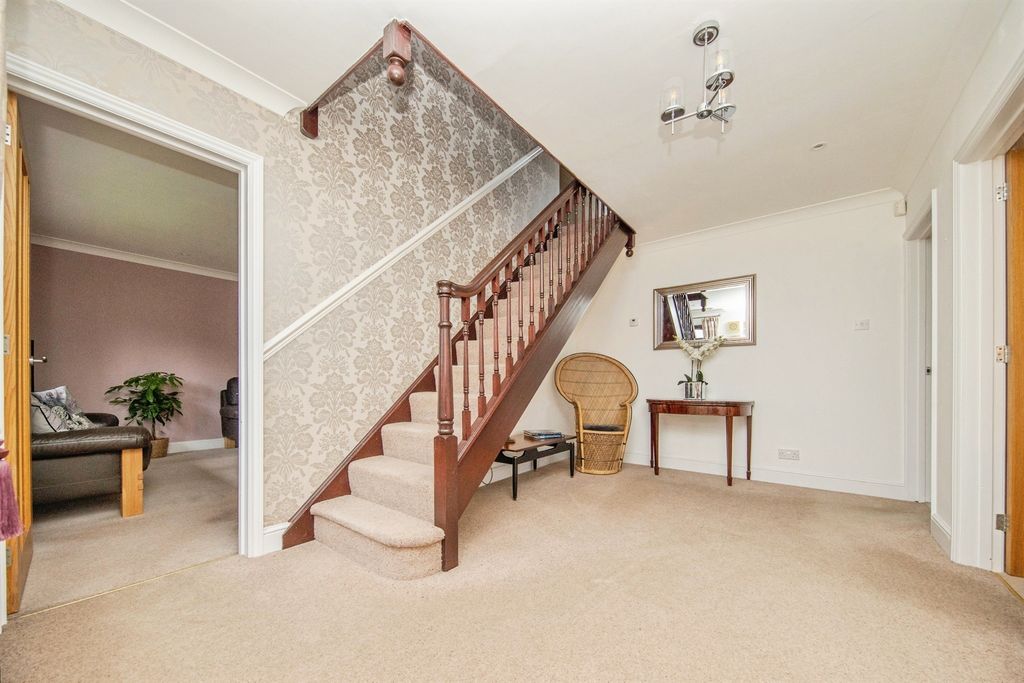 Property photo 2 of 21