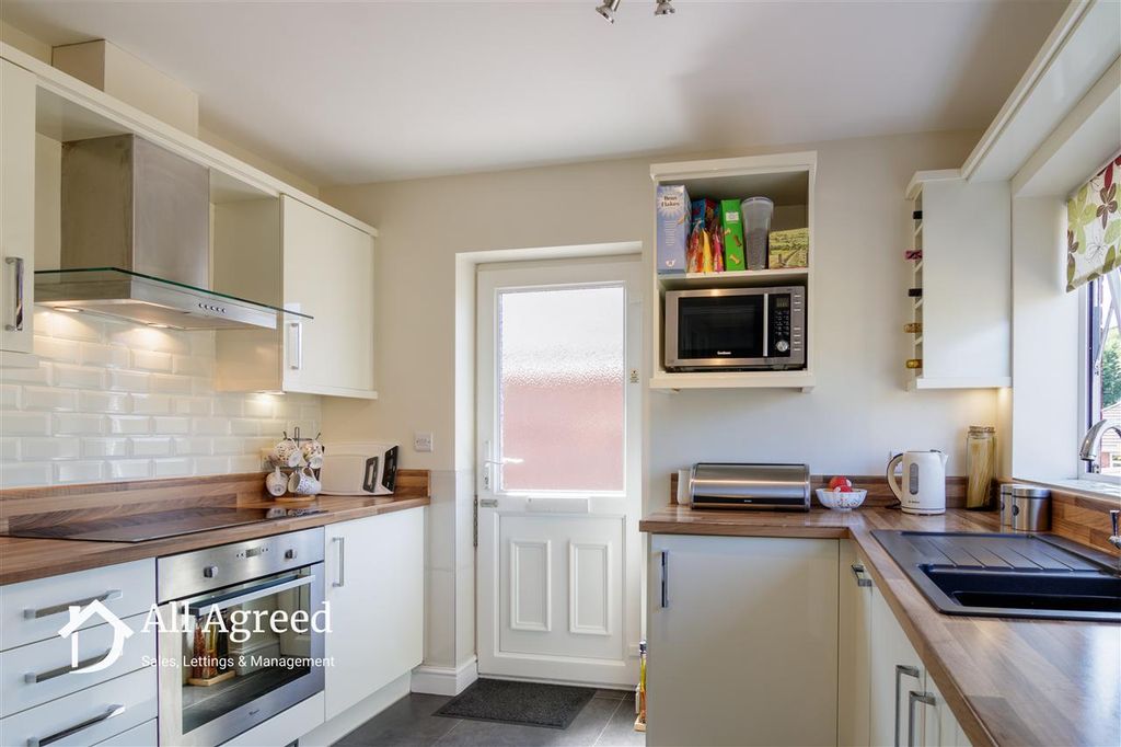 Property photo 2 of 14 Kitchen
