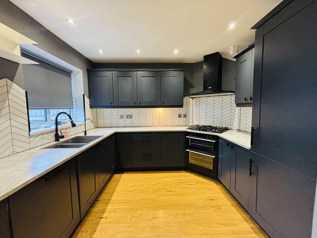 Property photo 3 of 33