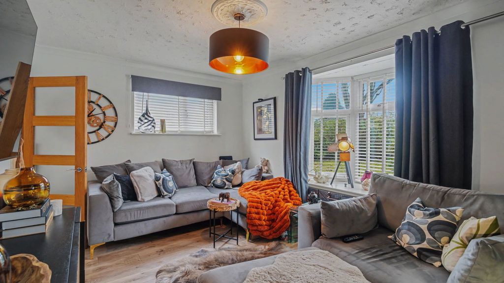 Property photo 3 of 18