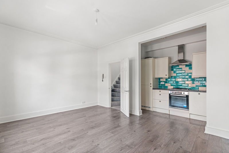 Property photo 1 of 8 Photo 4