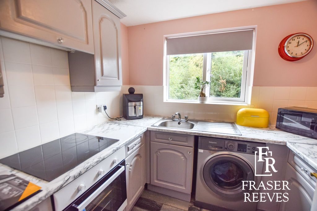 Property photo 3 of 6 Kitchen
