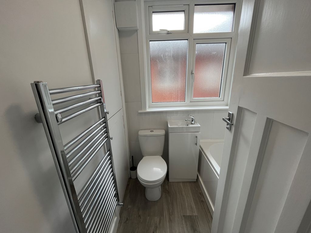 Property photo 3 of 6 Bathroom