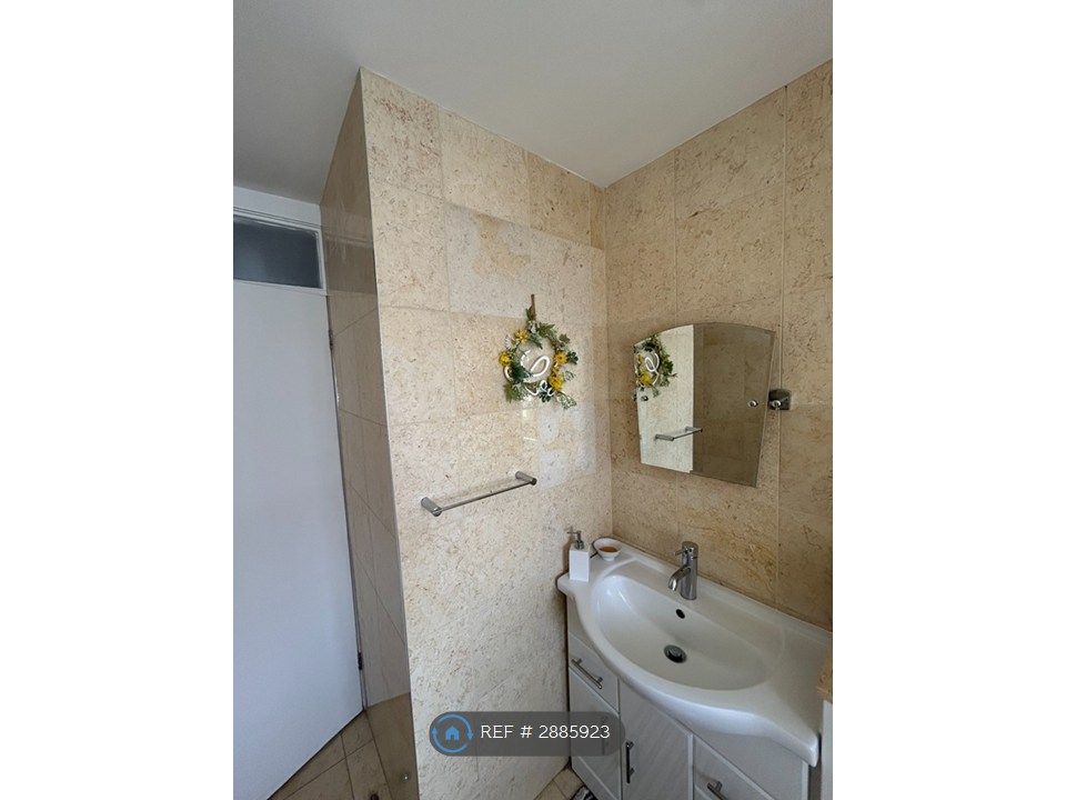 Property photo 3 of 7 Bathroom