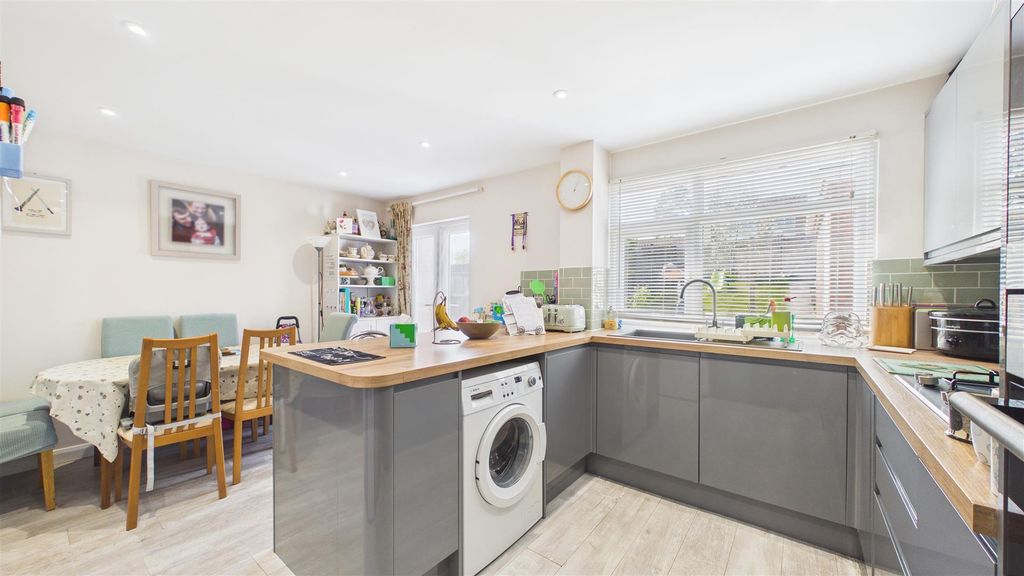 Property photo 3 of 21 Cam05101G0-Pr0149-Still018.Jpg