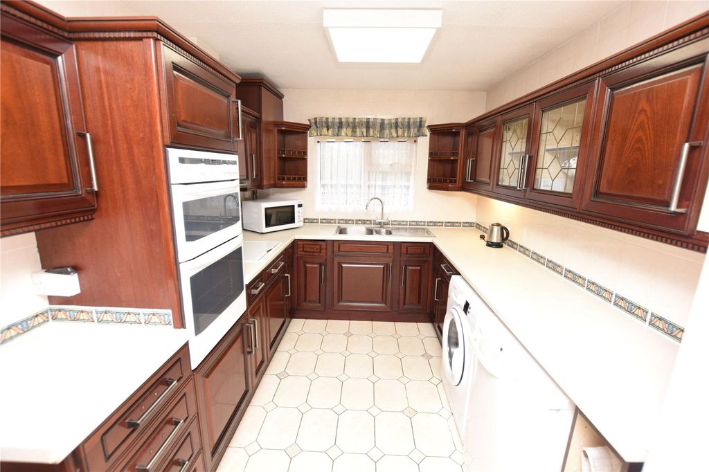 Property photo 2 of 16 Kitchen