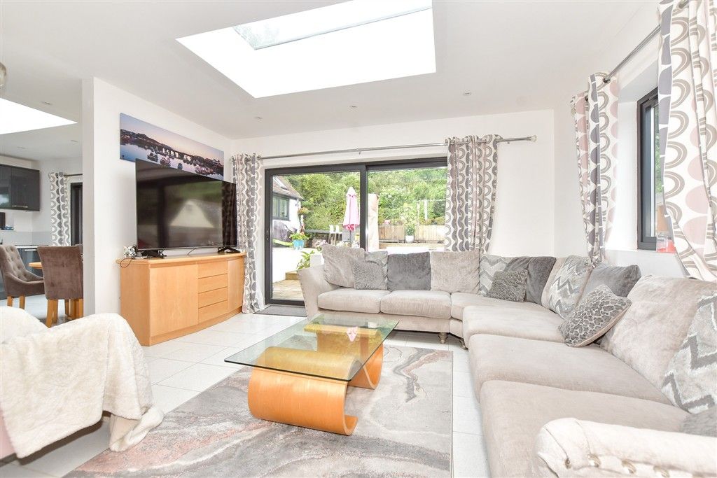 Property photo 3 of 22 Lounge