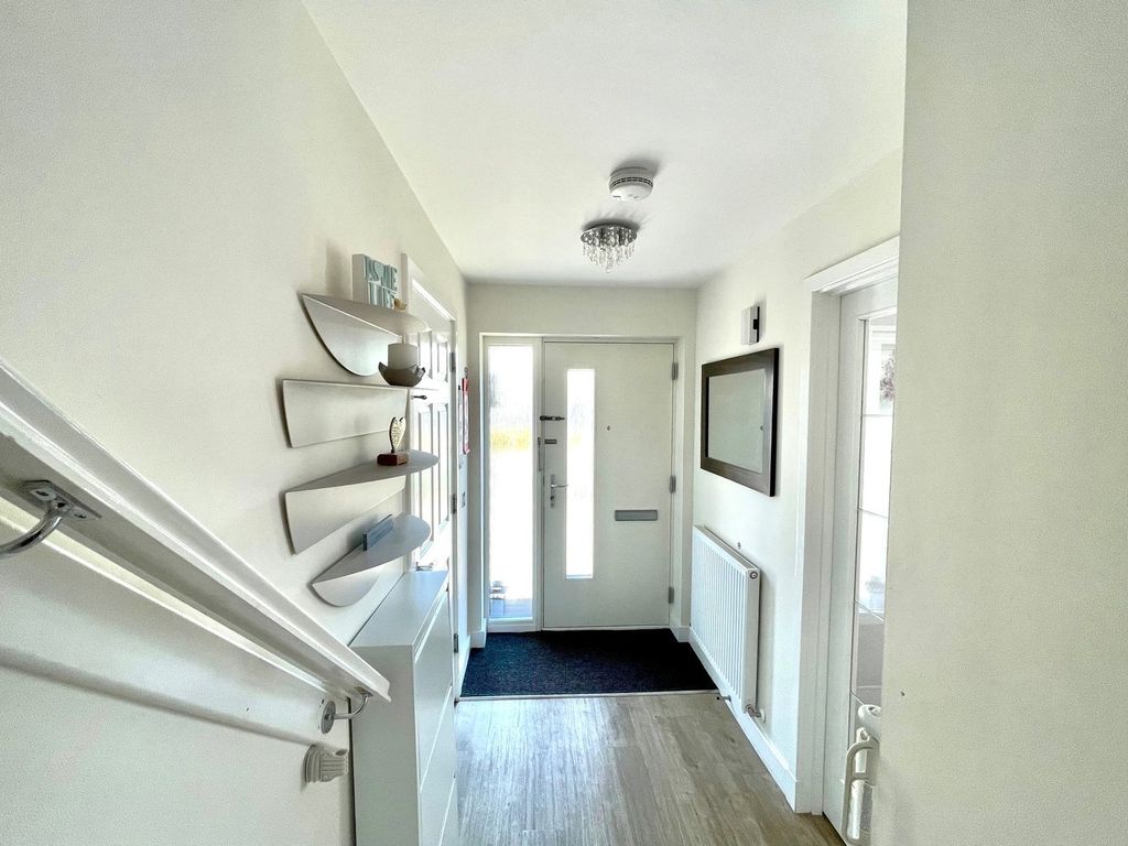 Property photo 3 of 37