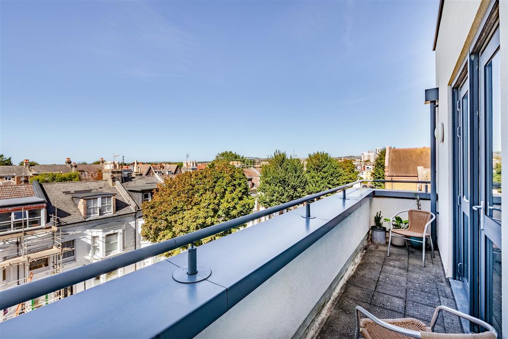 Property photo 3 of 11 Balcony