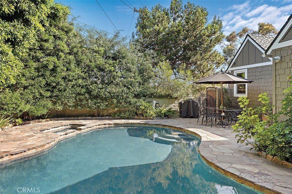 Property photo 2 of 35
