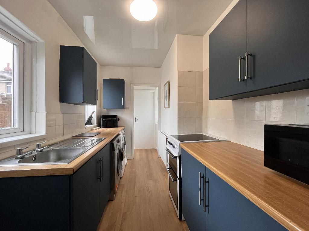Property photo 3 of 11 Kitchen