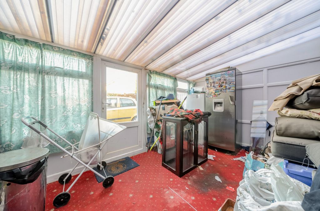 Property photo 2 of 12 1388081-11-693962...