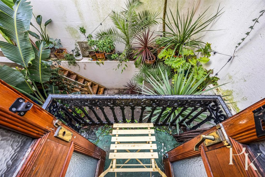 Property photo 3 of 13 Balcony