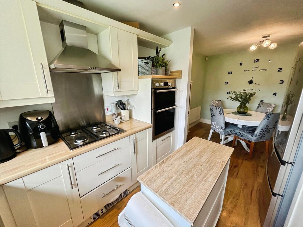 Property photo 3 of 16 Kitchen/Diner