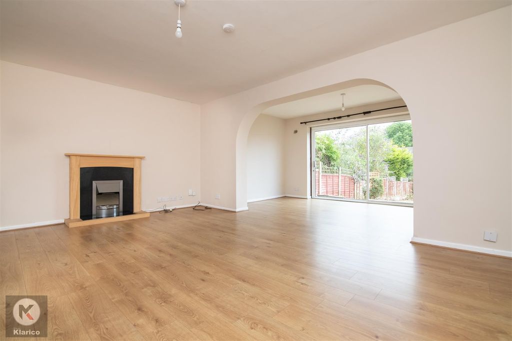 Property photo 3 of 17 Yardleywoodrd-12.Jpg