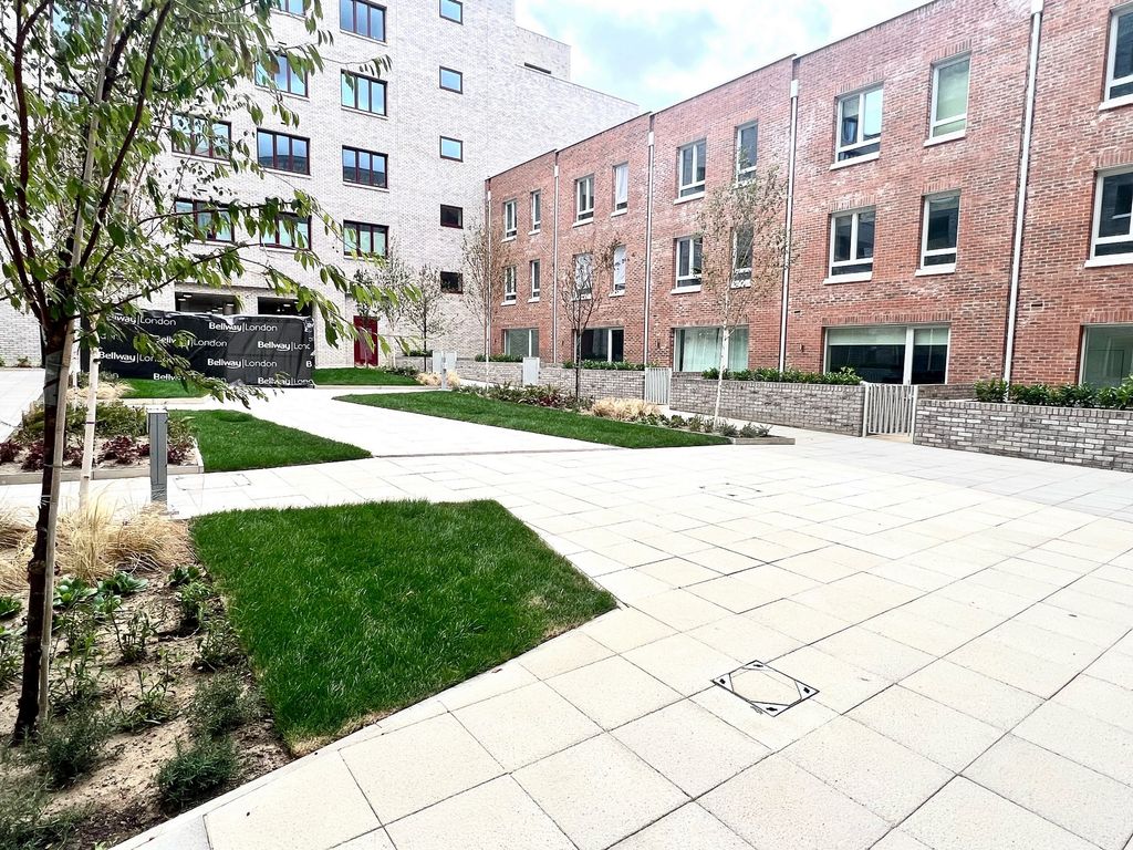 Property photo 1 of 15 Photo 6