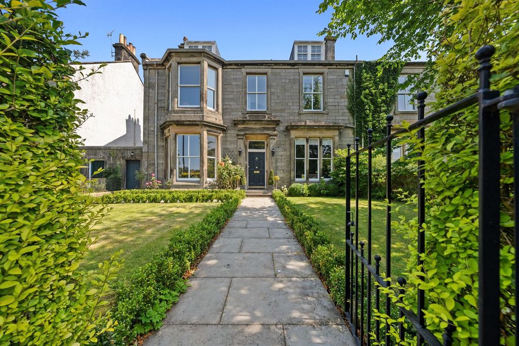 Property photo 1 of 50