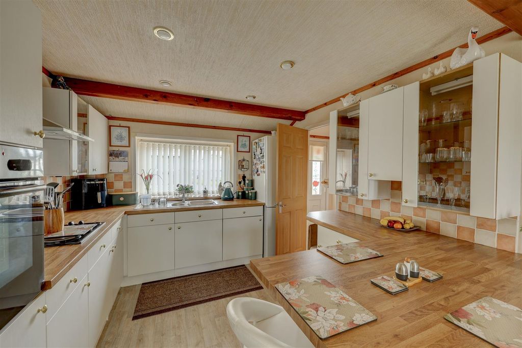 Property photo 3 of 14 Kitchen Diner