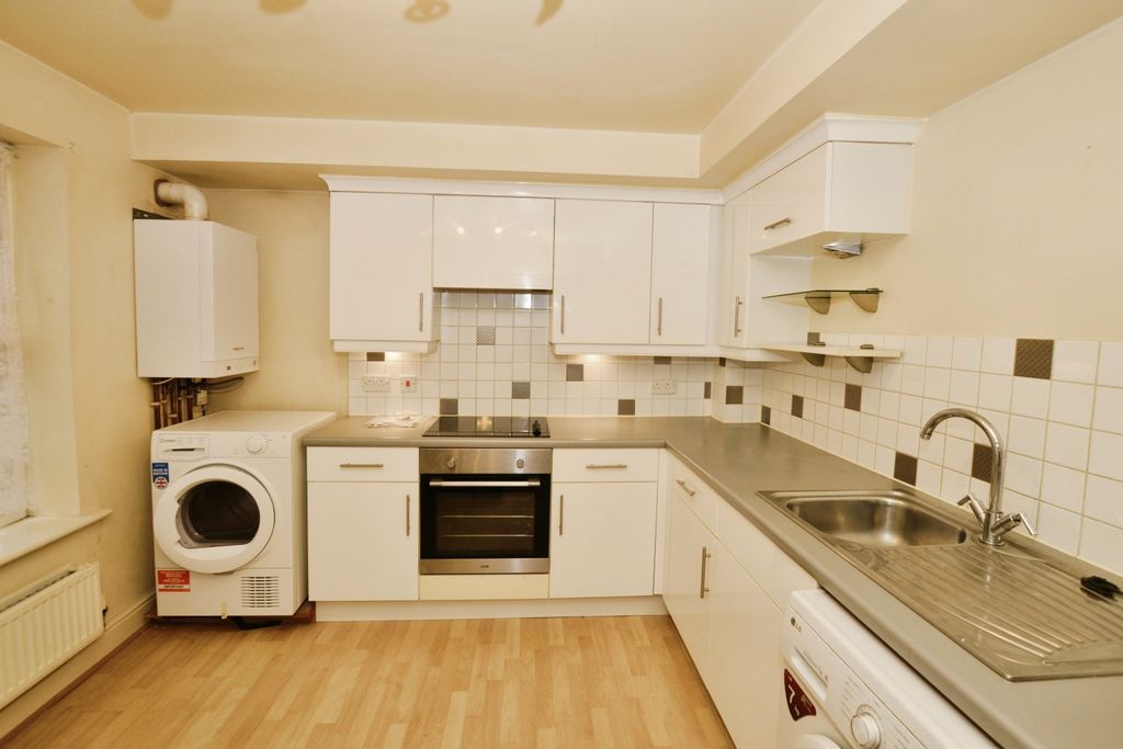 Property photo 2 of 10 Kitchen