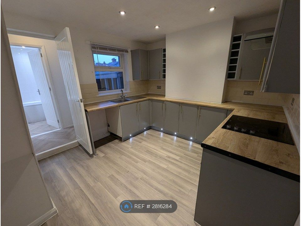 Property photo 3 of 12 Kitchen