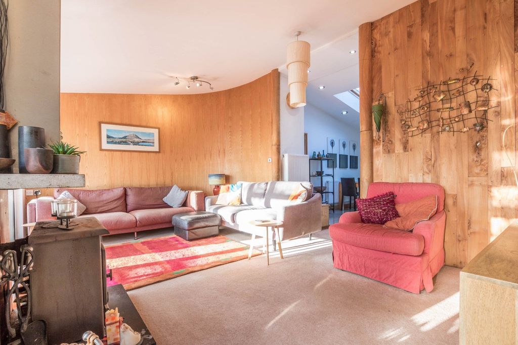 Property photo 3 of 25