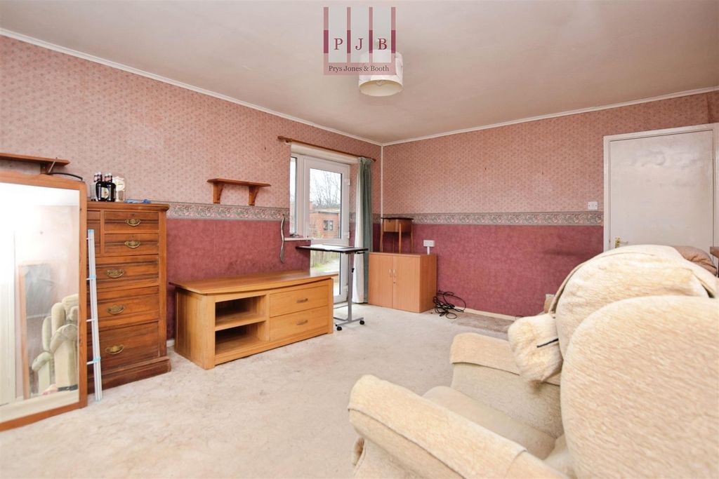 Property photo 3 of 16 Lounge.Jpg