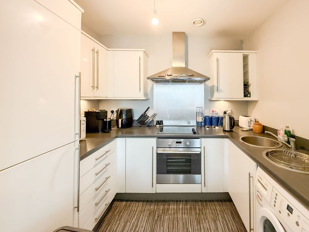 Property photo 3 of 9 Kitchen