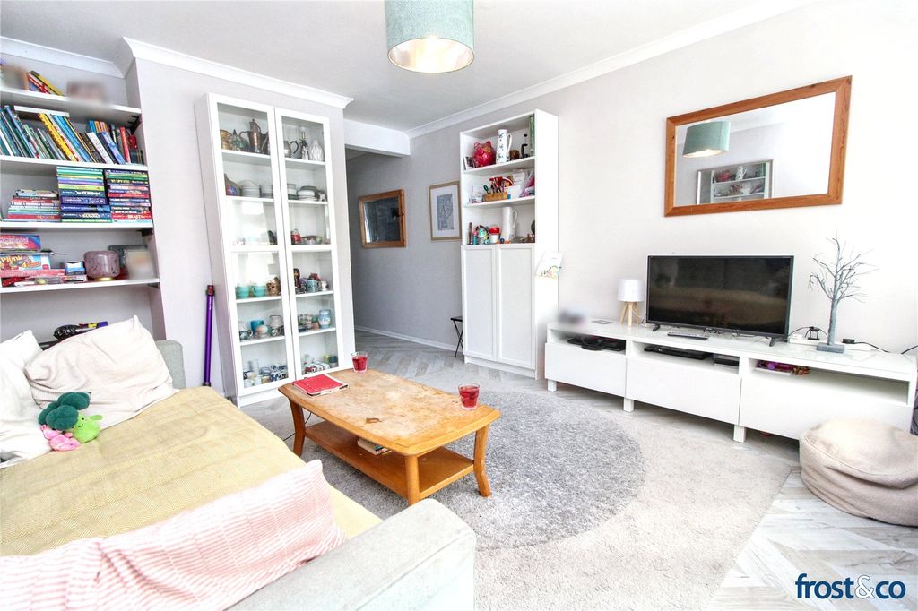 Property photo 2 of 13 Lounge