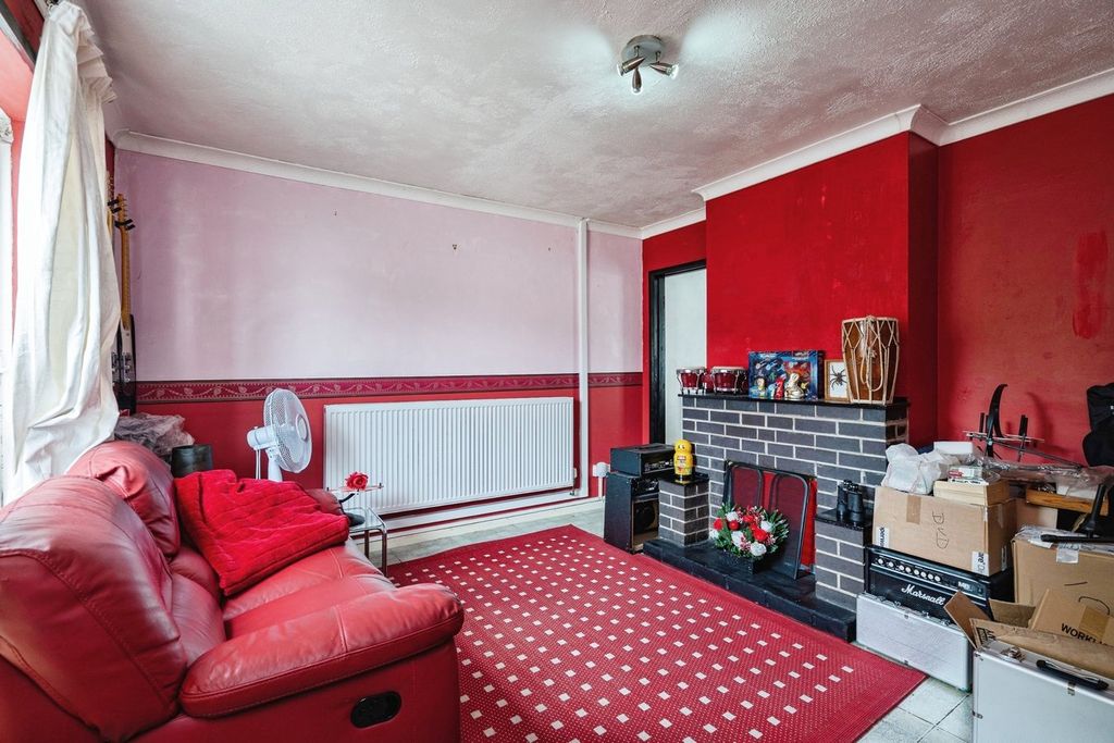 Property photo 2 of 18