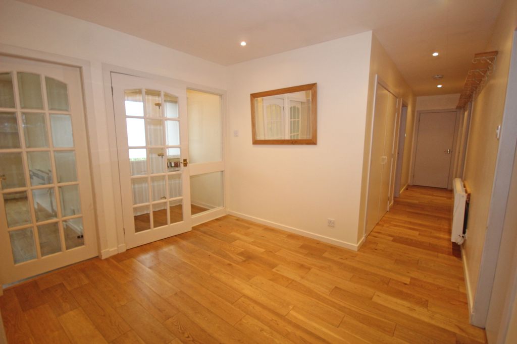 Property photo 2 of 25