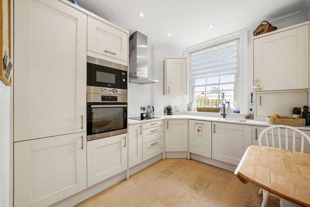 Property photo 3 of 9 Kitchen