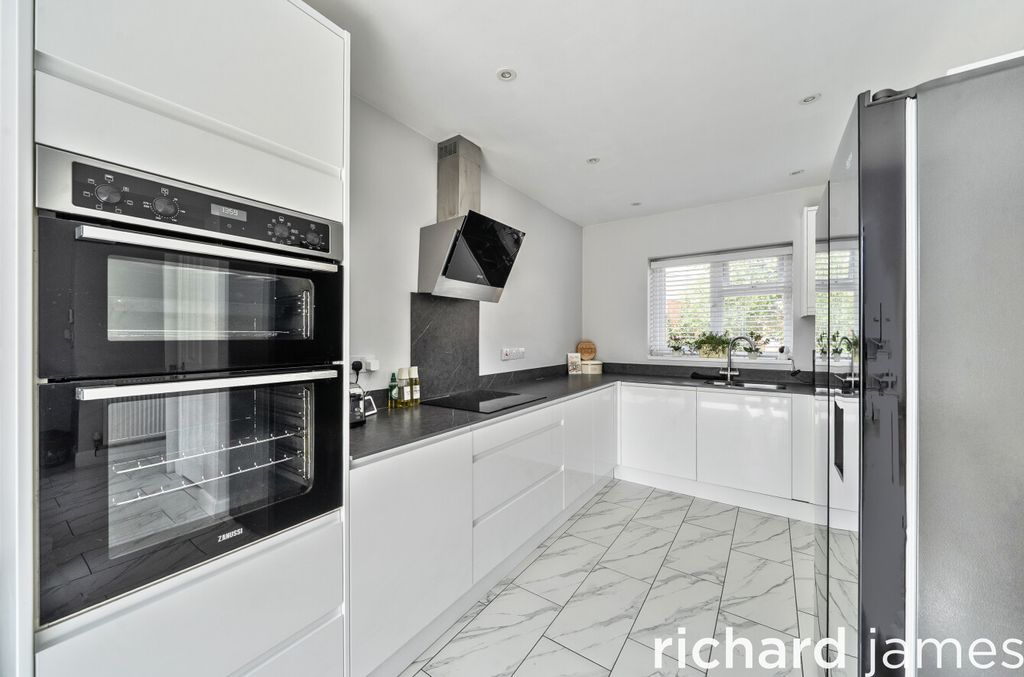 Property photo 2 of 12 B5A7Deded26c4473804ba8272F21B0E6