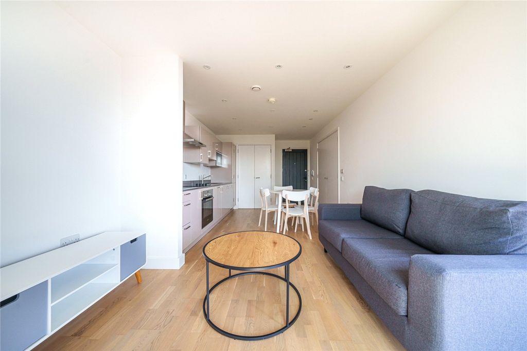 Property photo 2 of 17 Picture No. 32