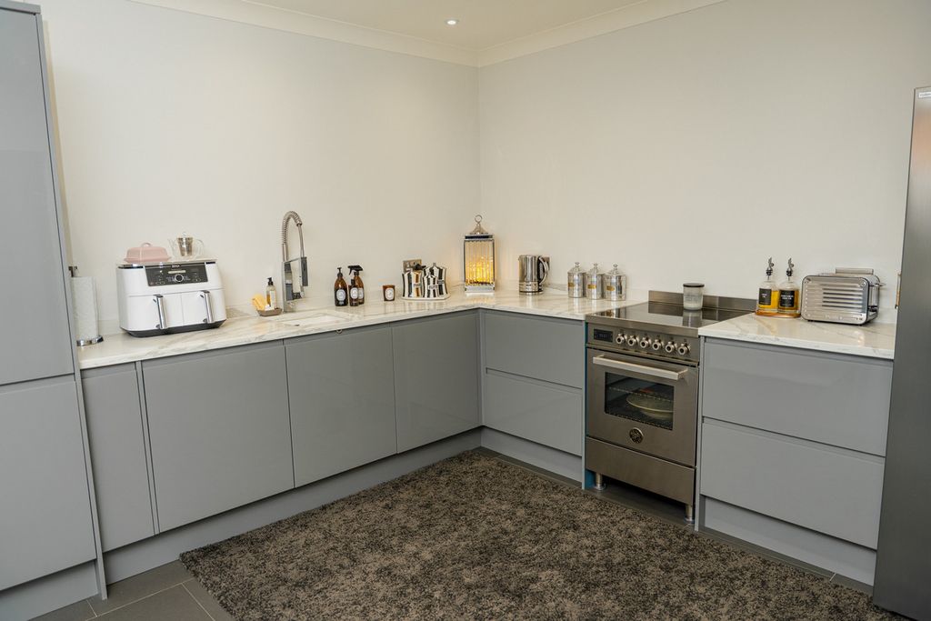 Property photo 3 of 29