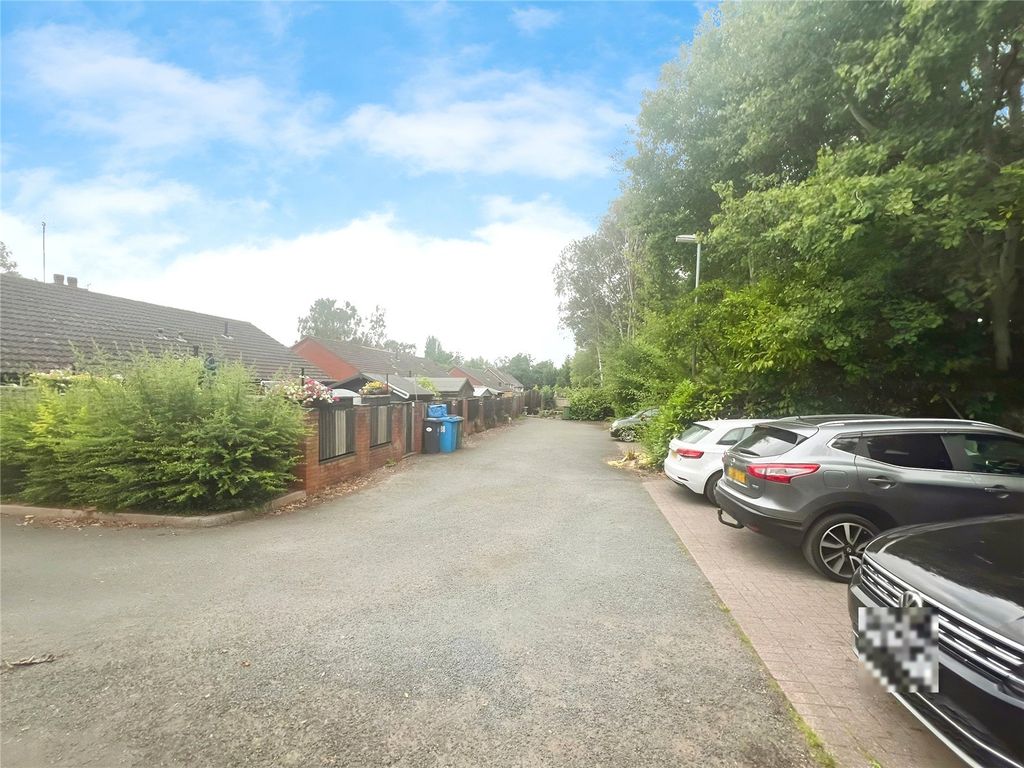 Property photo 2 of 14 Resident Parkig