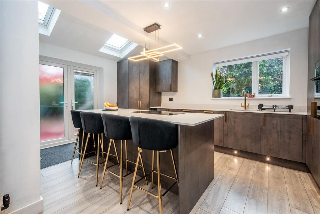 Property photo 2 of 24 Kitchen/Diner