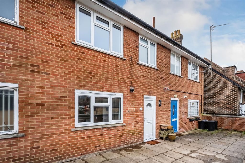 Property photo 1 of 17 68A-Station-Road-East-15.Jpg