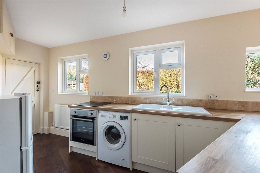 Property photo 2 of 9 Kitchen