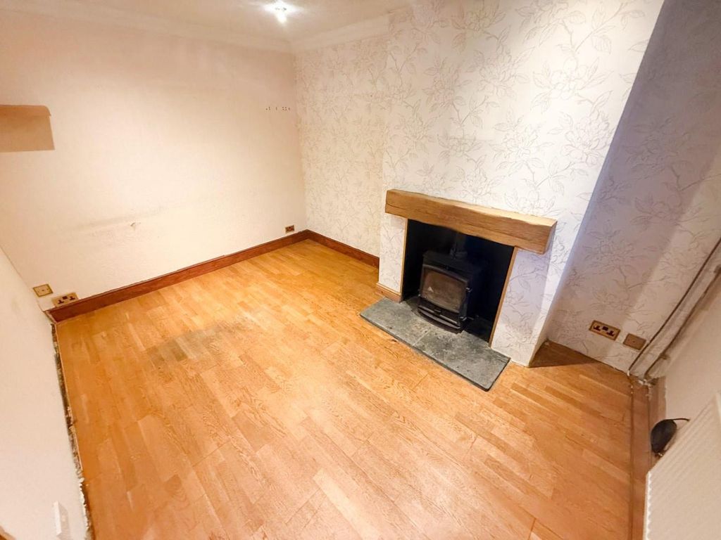 Property photo 3 of 12 Lounge