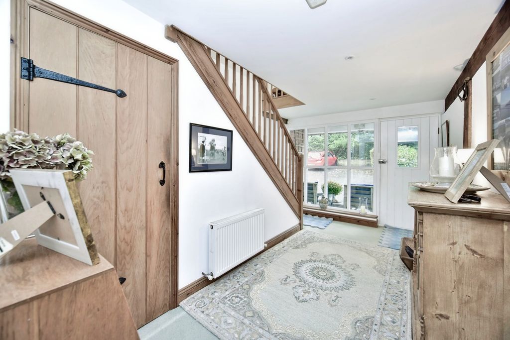 Property photo 3 of 17 Entrance Hallway