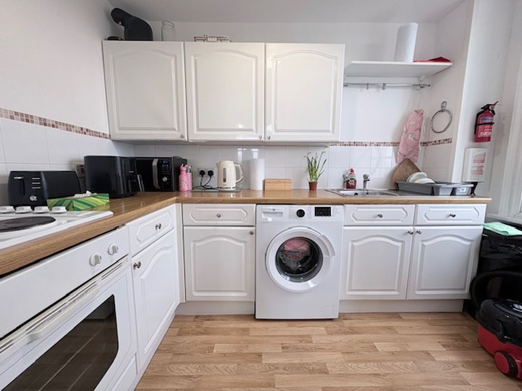 Property photo 3 of 8 Photo 4