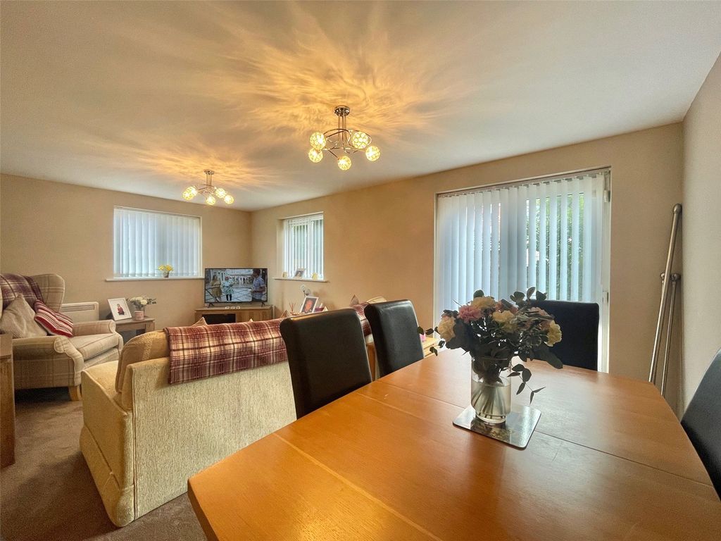Property photo 2 of 14 Picture No. 18
