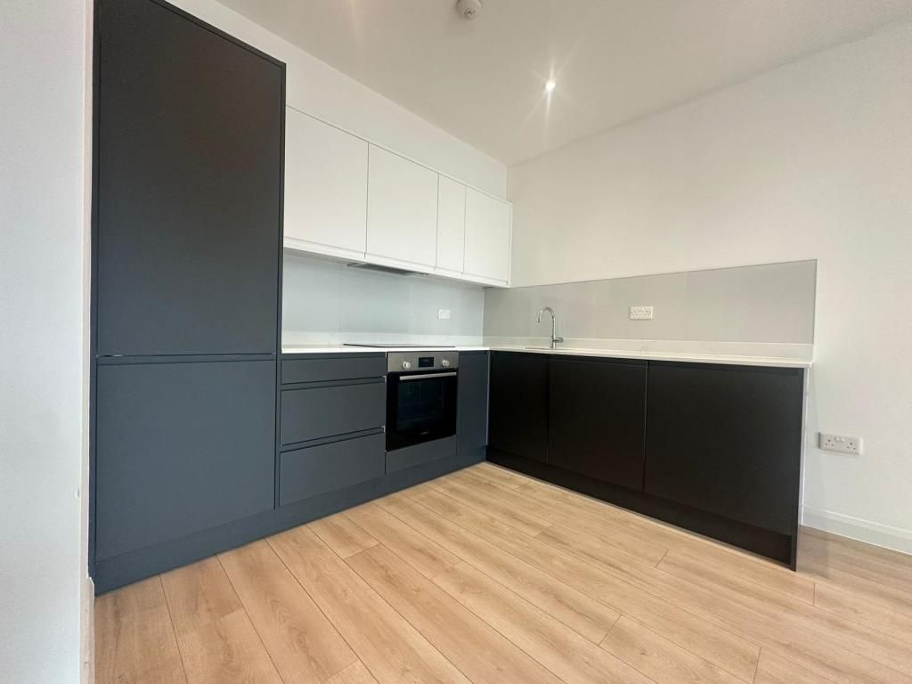 Property photo 3 of 8 Kitchen