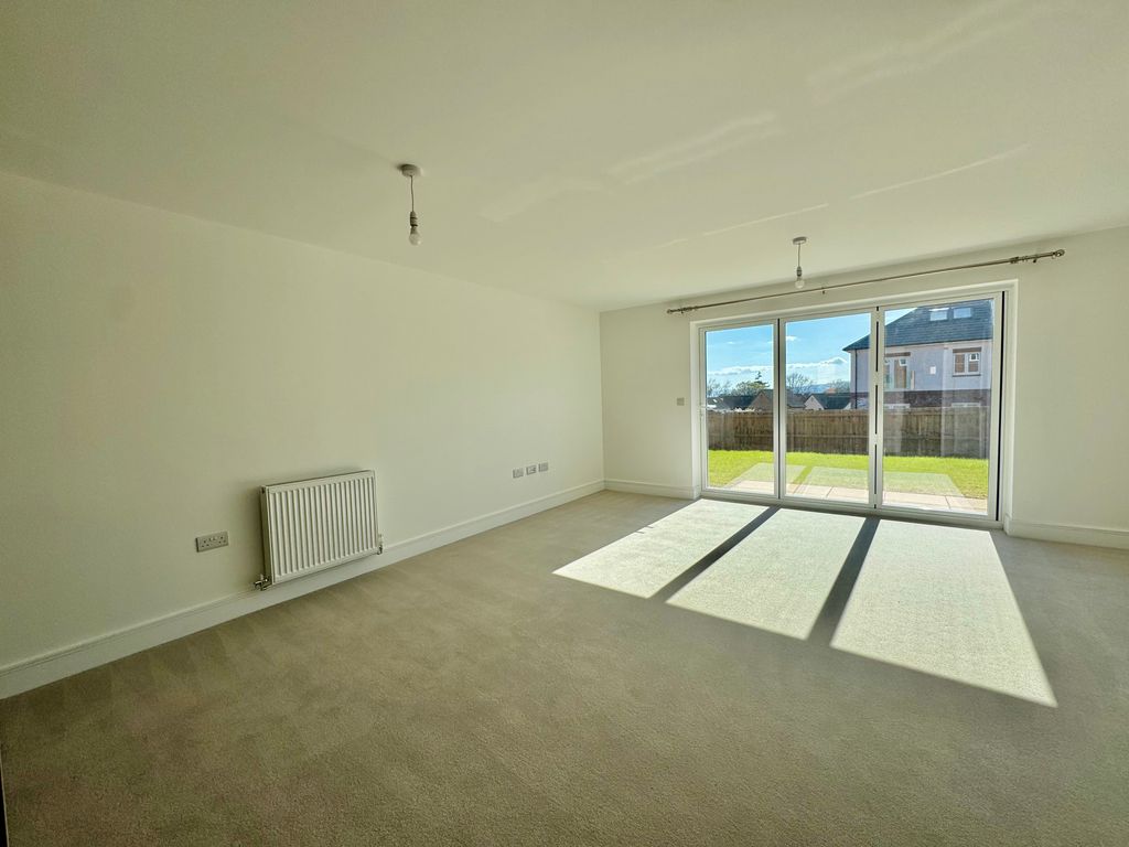 Property photo 2 of 10 Tempimagevf6Jux