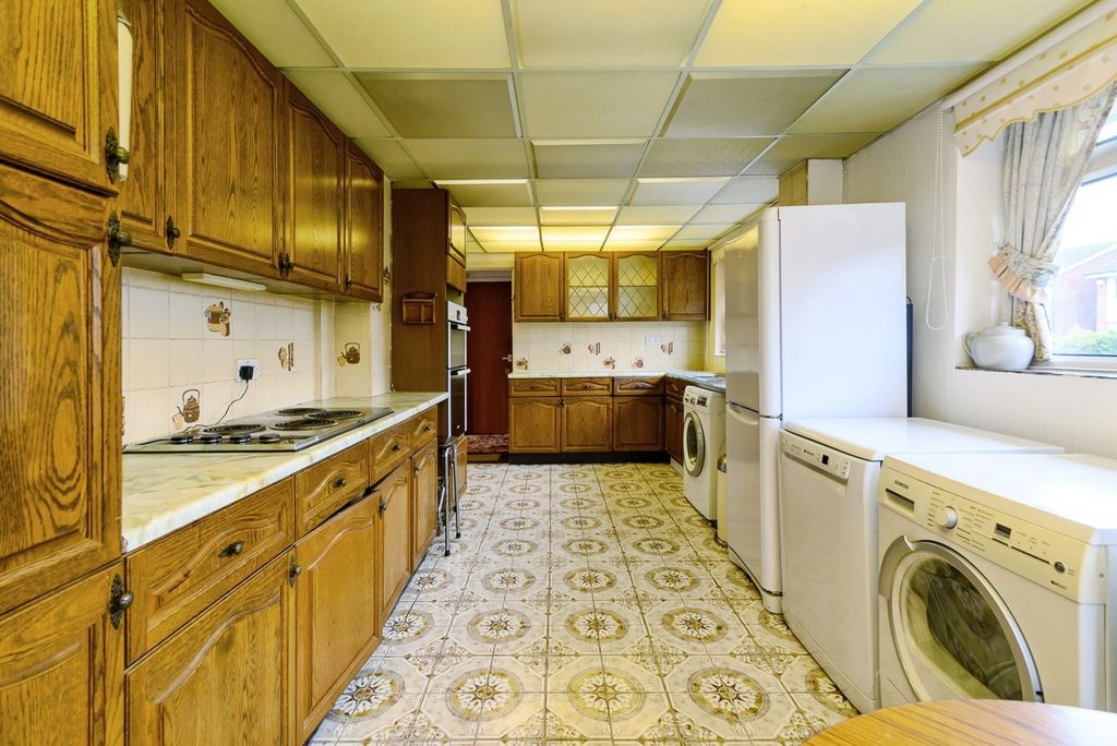 Property photo 2 of 20 Kitchen