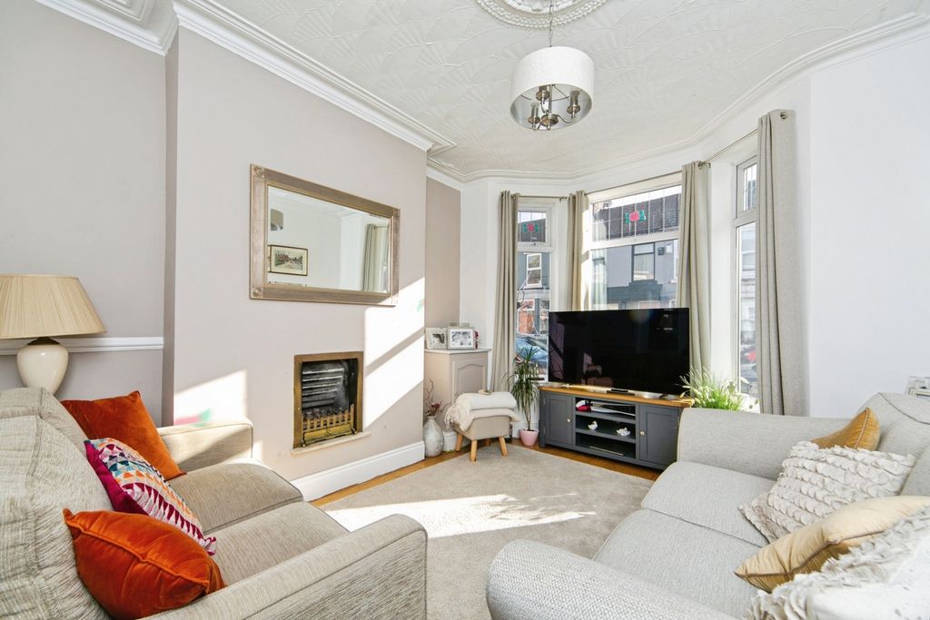 Property photo 2 of 17 Photo