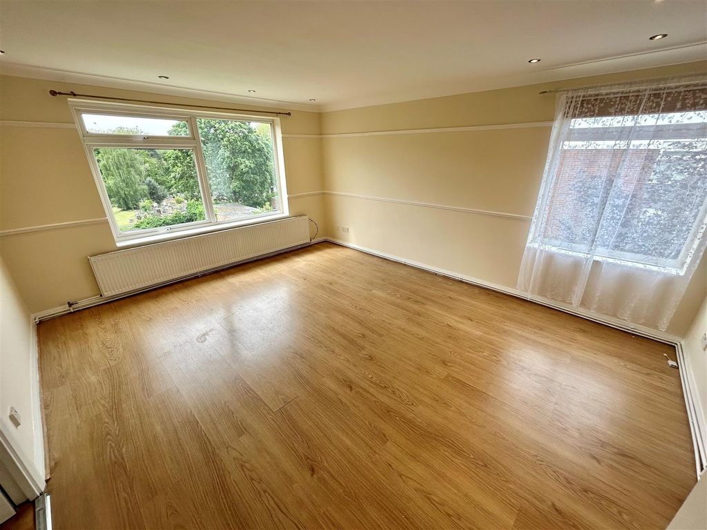 Property photo 3 of 9 11 Aldborough 2.Jpg