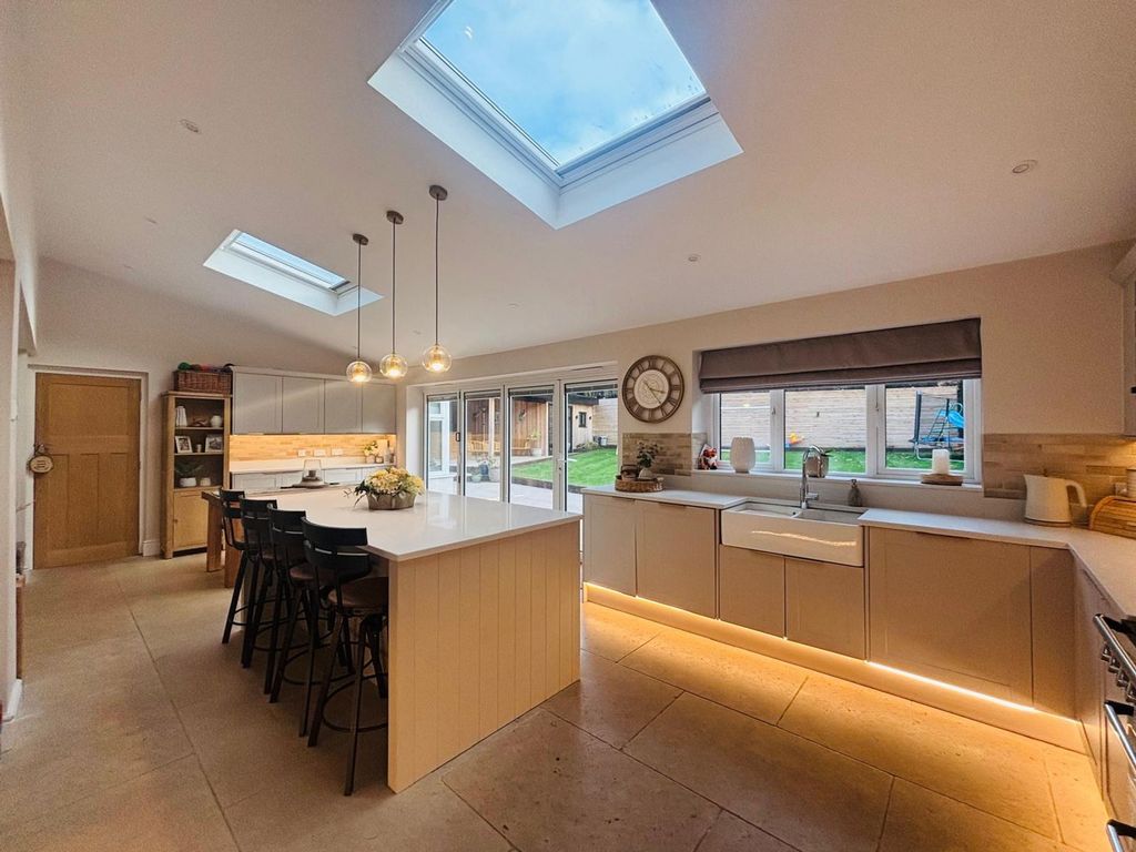 Property photo 2 of 39