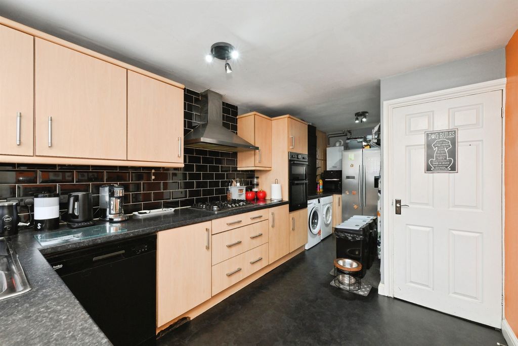 Property photo 3 of 19