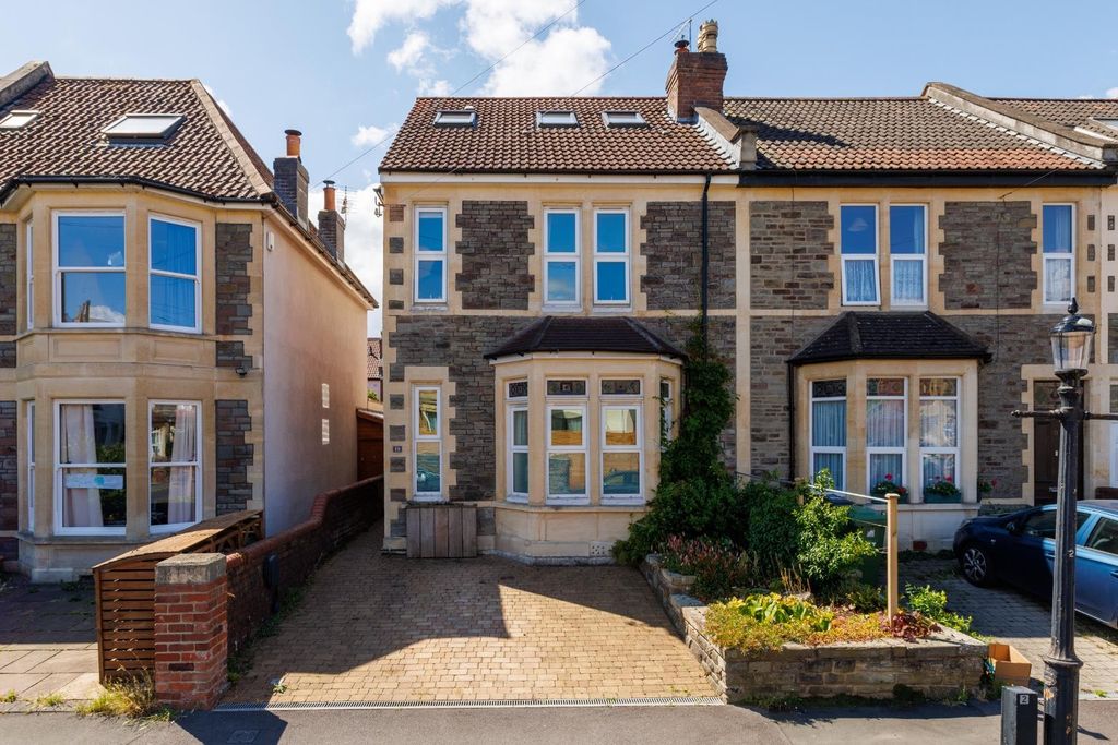 Property photo 2 of 32 19 Mervyn Road-45.Jpg